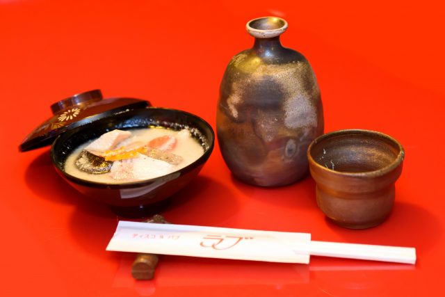 日本酒(月桂冠)と自慢の粕汁